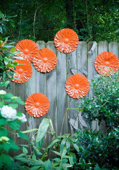 For many years this area was a perennial garden. DIY-flower-garden-fence-ideas | HomeMydesign