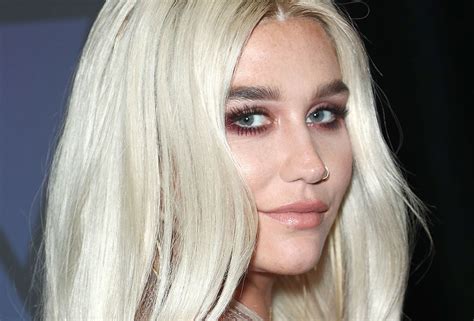 Kesha Showed Off Her Freckles In A Makeup Free Selfie Beautycrew