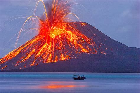 8 gunung api di indonesia yang sangat terkenal letusannya