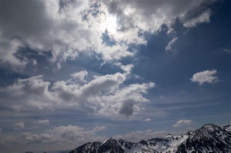 วอลเปเปอร์ ท้องฟ้าสีคราม เมฆ ภูเขา หิมะ 6000x4000 Siash