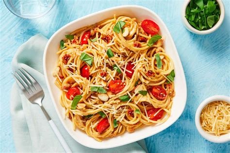 Sun Dried Tomato Basil Spaghetti Recipe Hellofresh Recipe In