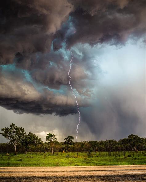 Lightning Strikes In Western Australia Rmostbeautiful