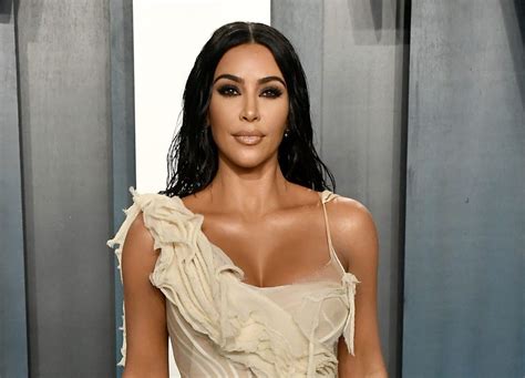 kim kardashian lanzará su propia línea de productos para el cuidado de la piel bien bonita