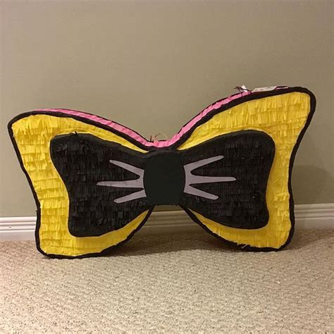 What's it like to be the yellow wiggle? Emma Wiggles Bow piñata. Too big a bow for anyone's head ...