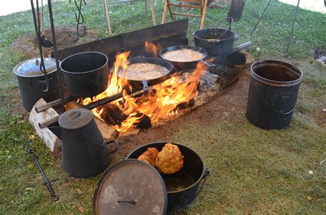 who s hungry for some chuckwagon cookin outdoor cooking fire pit cooking outdoor