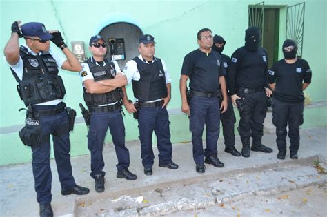 PRESOS DA CADEIA DE PENTECOSTE POSTAVAM FOTOS NO FACEBOOK . 18