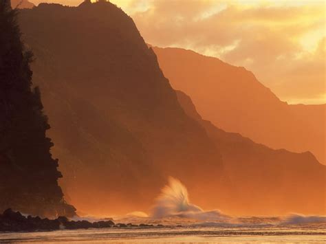 Ruggedly Beautiful Na Pali Coast Tropical Paradise For Adventurers 43