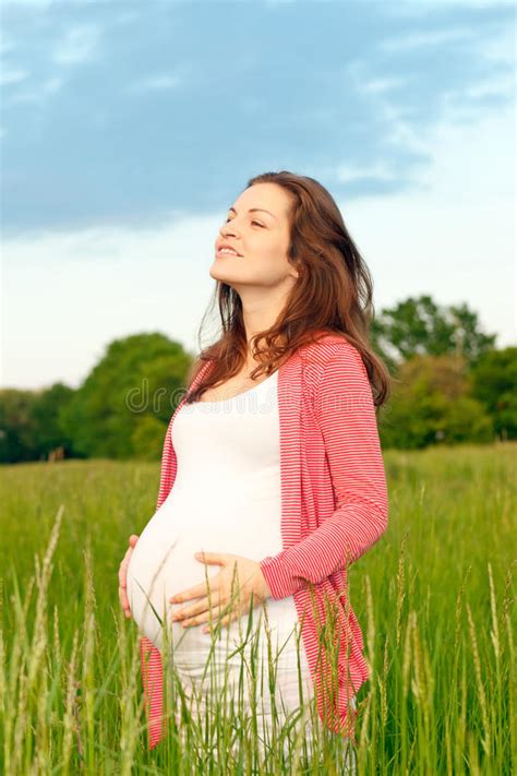 Embarazo Feliz Foto De Archivo Imagen De Mujer Fertilidad 30001846