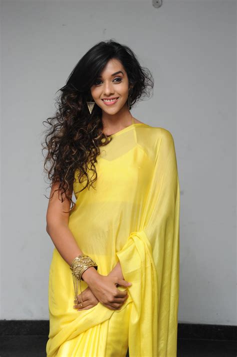 Actress Anu Priya Yellow Saree Photos | Actress Saree Photos|Saree Photos|Hot Saree Photos ...