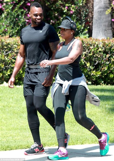 Mary J Blige Displays Curvaceous Figure In Fitted Workout Wear Daily Mail Online