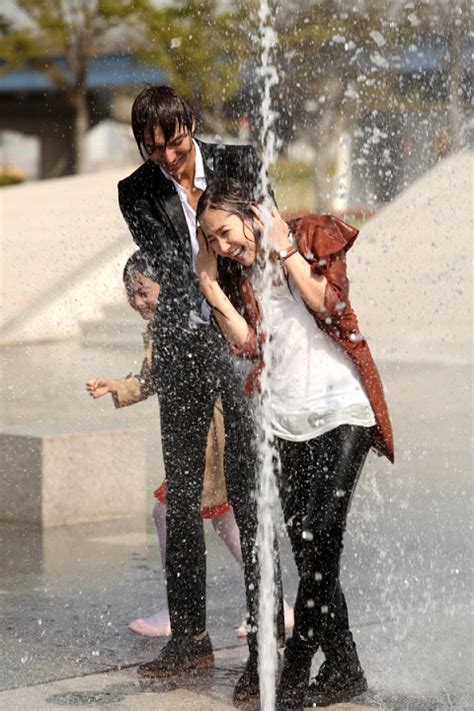 I love park min young, waiting for her next project after cityhunter. "City Hunter's" Lee Min Ho & Park Min Young Wet and ...