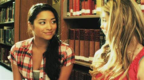 Pretty Little Liars Shay Mitchell And Sasha Pieterse In
