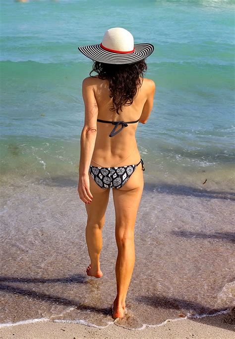 Bethenny Frankel Showing Off Her Bikini Body On A Beach In Miami Porn