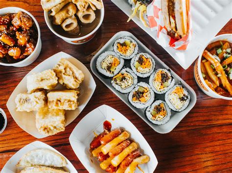 The korean food is as unhealthy as it is delicious and is made with rice cake tubes (tteok), eomuk boiled eggs, scallions and a sauce made from gochujang, sugar and gukmul (soup broth). Best Korean Street Food - Vietnam International Food Festival