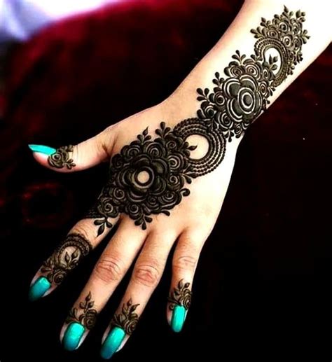 This design of mehndi is quite a lot simpler in terms of designing but this design gives the whole hand with the covering feature that made it appear traditional motif mehndi design is yet another more top leading favorite mehndi designs among the women. Top 151+ Latest Mehndi Designs 2020 | Simple Mehandi Design to Try