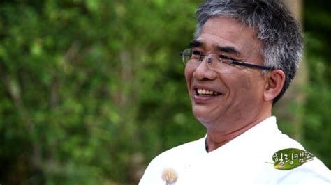 3년 전 바람과 개펄이 좋은 강화도에 식당 '호정'을 연 그는 인생이란 칼날 위를 걷는 것과 같다며 정신줄 놓으면 자신의 칼날에 베인다는 무시무시한. '힐링캠프' 서민 이미지 방랑식객 임지호 "청담동에 식당 ...