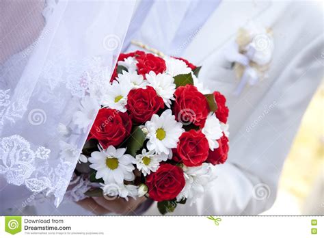Photo of a bunch of dead roses, symbolizing the end of a love. Bride Holding Beautiful Red Roses Wedding Bouquet Stock Photo - Image of beauty, bridal: 15824766