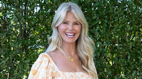 Christie Brinkley 68 Poses In Flirty Dress With Daughters In