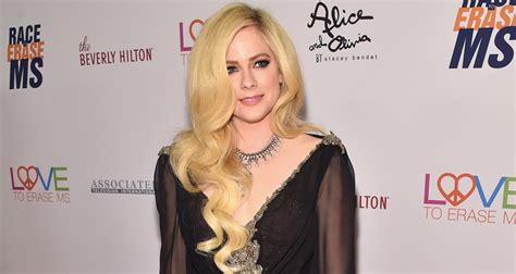 Avril Lavigne Previews New Song About Health Battle Listen Now Avril Lavigne Just Jared