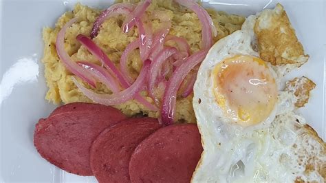 Mangú Dominicano Con Salami Y Huevo Frito Youtube