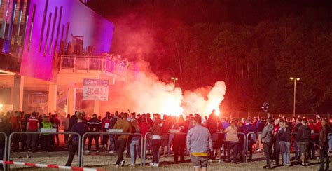 Find the perfect werder bremen fans stock photos and editorial news pictures from getty images. Heidenheim-fans voelen zich geprovoceerd en vallen ...