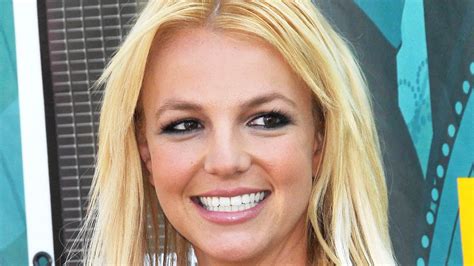 Britney Spears Makes Obscene Gesture In Return To Instagram After Less Than A Day Away