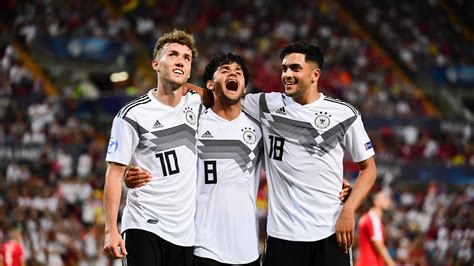 Auch über gelbe und rote. U21-EM Live-Ticker: Stürmt Deutschland ins Finale?