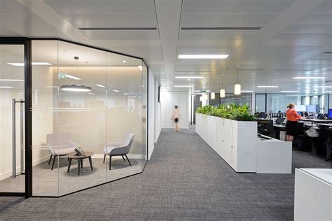 Hedge funds are actively managed private investment funds that invest for absolute returns. A Tour of Hedge Fund Offices in London - Officelovin'