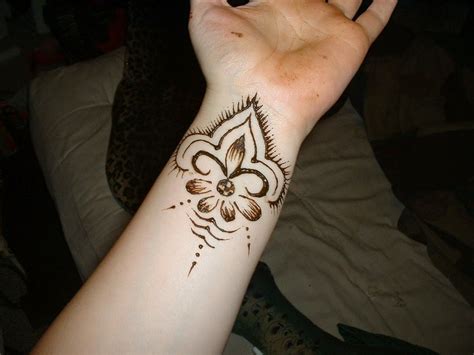 Beautiful Henna Tattoo Designs For Your Wrist