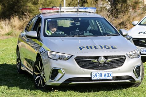 Holden Zb Commodore Selected For Police Duty Gm Authority