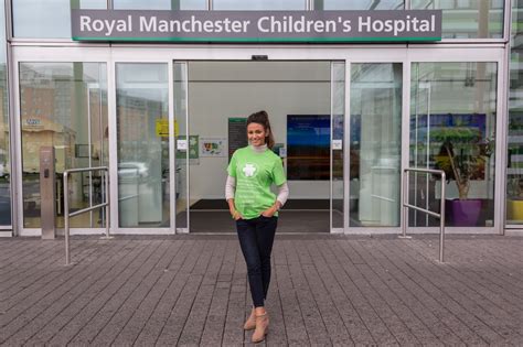 Michelle Keegan Visits Royal Childrens Hospital Manchester Evening News