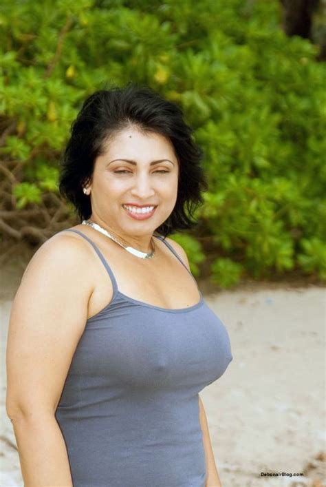 Indian Campuss Busty Nri Milf Aunty Showing Big Boobs And Nipple Pokie