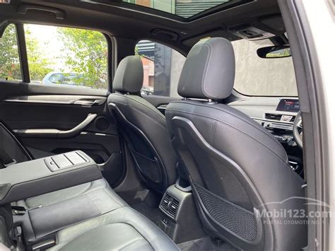 Suv dedik fakat bmw'nin bu aracı i̇lk jenerasyonunda türetilmiş yani özgün olmayan bir araç olan x1, yerden yükseltilmiş bir station wagon gibiydi. Jual Mobil BMW X1 2019 sDrive18i xLine 1.5 di DKI Jakarta Automatic SUV Putih Rp 675.000.000 ...