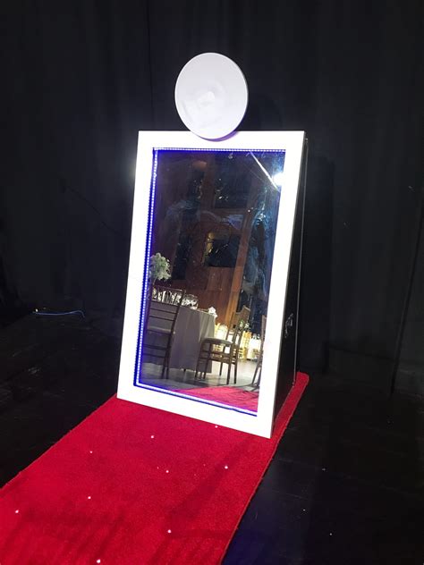 Perth S First Magical Selfie Mirror Hire The Mirror Me Booth Perth