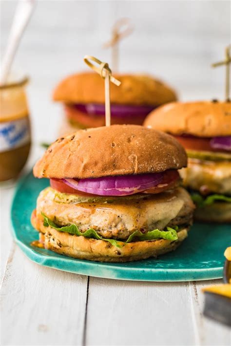 Making a chicken burger at home is very easy and needs no expertise in cooking. Juicy chicken burgers with toppings in 2020 | Easy chicken ...