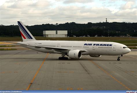 In premium economy class the seats, with up to 48.3 cm in width and a pitch of 40°, make your journey a pleasant experience. airpics.net - F-GSPE, Boeing 777-200ER, Air France ...