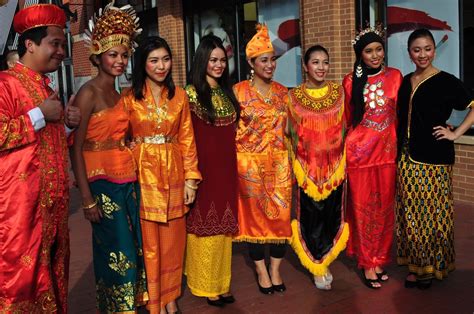 Traditional Fashion Indonesian Clothing Traditional Outfits
