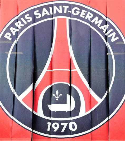 Logo drawing and coloring, fc bayern munich drawing. PSG : Le logo du Paris Saint-Germain va peut-être changer