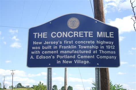 Photo The Concrete Mile Marker