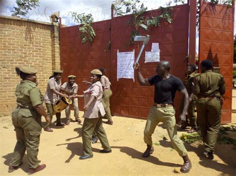 Striking Prison Warders Assault Police Officers At Chichiri Prison Face Of Malawi