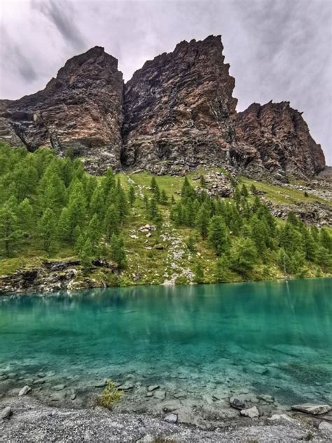Val Dayas Escursione Al Cristallino Lago Blu A Piedi Il Mondo