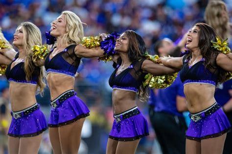 Look Nfl World Reacts To Ravens Cheerleader Video The Spun