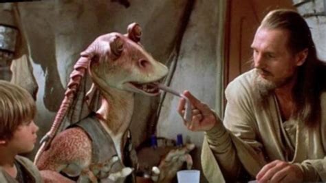 liam neeson defiende star wars la amenaza fantasma y a jar jar binks