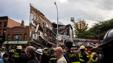 3 Story Brooklyn Building Suddenly Collapses The New York Times