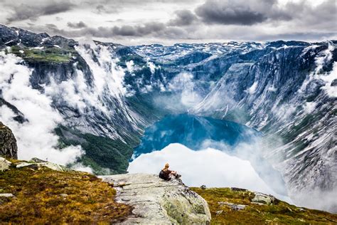Jaw Dropping Pictures Of Trolltunga Norways Legendary Cliff