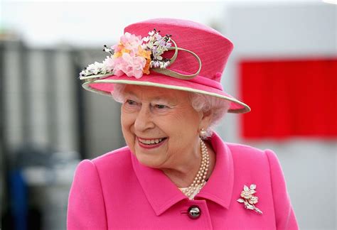 Queen elizabeth has to sacrifice most of her time and personal needs just to attend to the very yet, queen elizabeth ii proves herself up to the task. Queen Elizabeth Is the Last Monarch to Live at Buckingham Palace
