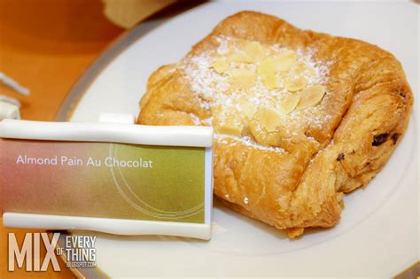 New Featured Food Items At Starbucks And Their New Breakfast