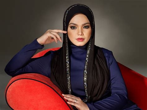 Siti nurhaliza (dato) lyrics with translations: Sanggup Menyamar, Demi Bertemu Siti Nurhaliza - MYNEWSHUB