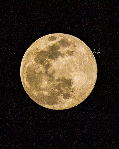 The Giant Moon Itariq Za Flickr