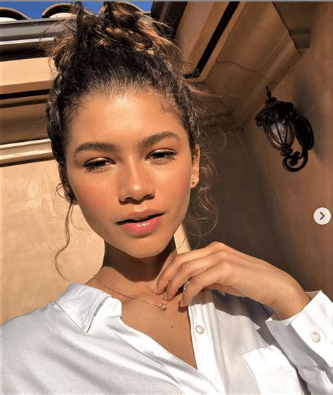 For hair that is lacking volume, bounce and shine, massage an egg and mayonnaise mixture onto your hair, working from the scalp to the ends. 5 Best Beauty Tips We've Learned From Zendaya